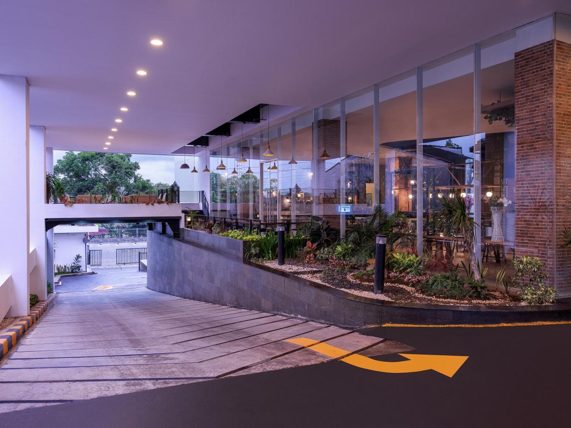 Luminor Hotel Purwokerto Exterior foto